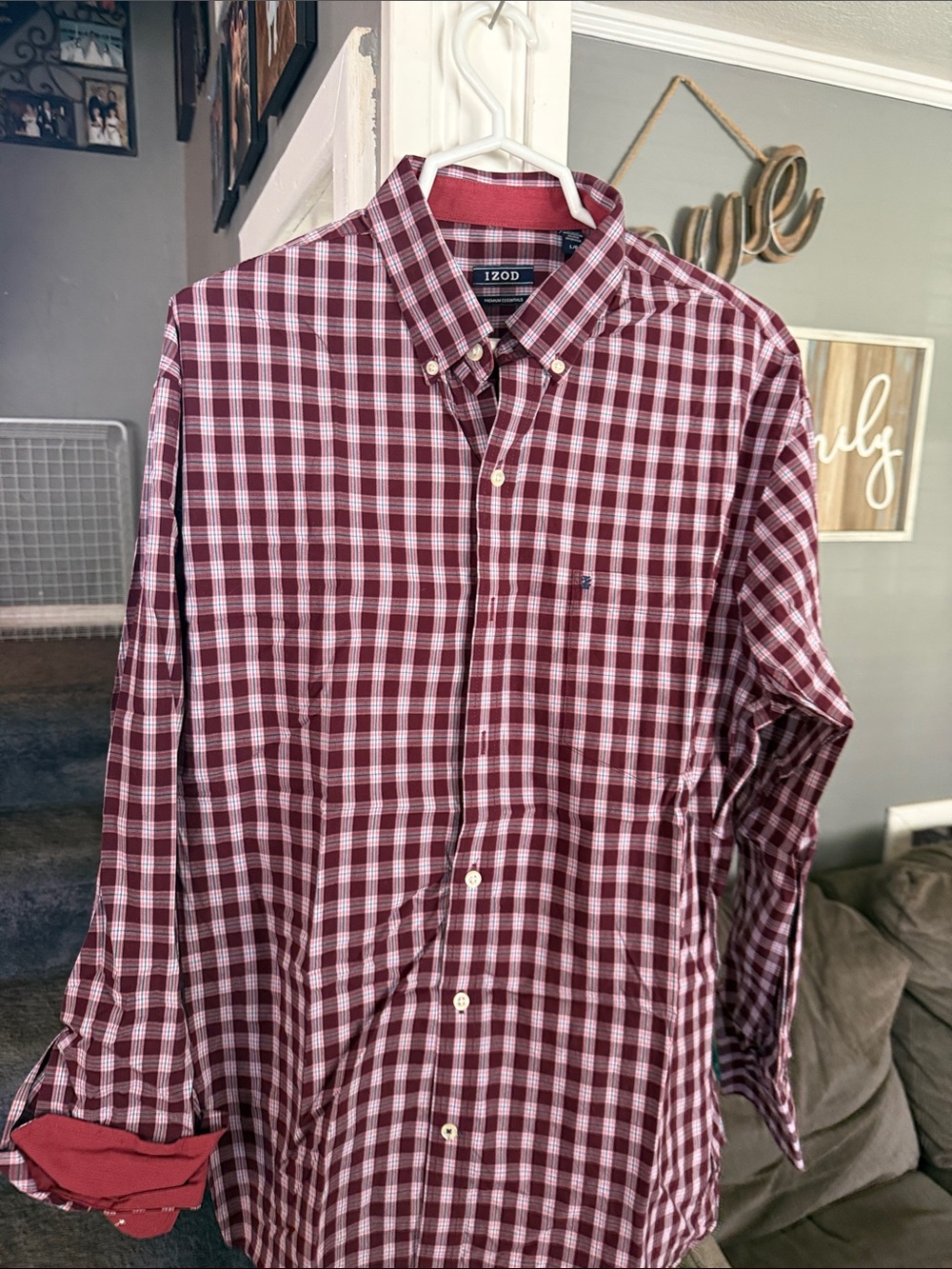 Izod Men’s Burgundy and White Plaid Button-Down Shirt - Picture 1 of 1